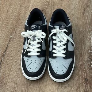 Nike Men’s Low-Top Sneakers in Black and Light Gray